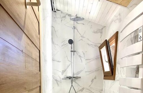 Secteur 2 Apartment | Superbe Appartement. Ambiance Chalet sur les Quais