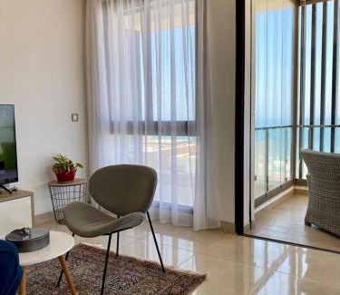Plage des Nations Apartment | Superbe appartement Front de mer Prestigia