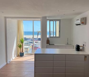 Le Grand Large Apartment | Superbe, face à la mer, balneo, rétroprojecteur