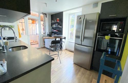 Bellegarde-sur-Valserine Apartment | Superbe appartement avec jardin et parking
