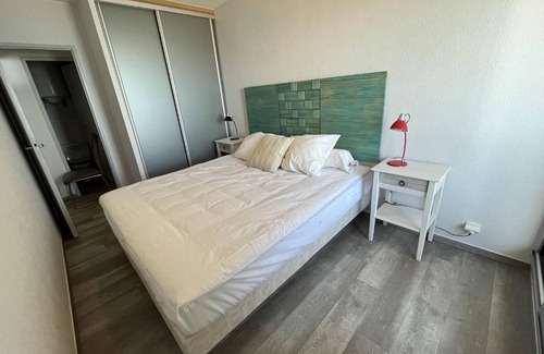 Saint-Gilles-Croix-de-Vie Apartment | Superbe T2 face mer à St Gilles avec Wifi, parking privé et accès direct à la plage - FR-1-324-233