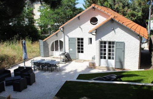 La Baule-Escoublac House | Superbe maison 9 pers grand jardin de plain pieds, proche plage et marché,