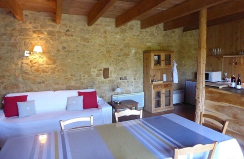 Bagnols-sur-Ceze House | Superbe mas Avec Piscine en Pierre au Milieu des Vignes Dans Domaine Viticole