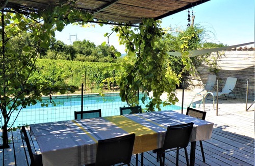 Bagnols-sur-Ceze House | Superbe mas Avec Piscine en Pierre au Milieu des Vignes Dans Domaine Viticole