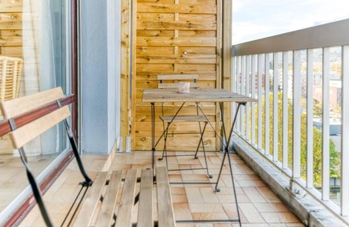 Quartier des Eaux-Claires Apartment | Superbe : parking gratuit + fibre wifi + balcon