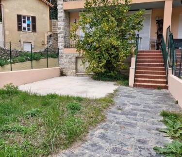 Breil-sur-Roya Apartment | Superbe Rez-de-Jardin refait à neuf.