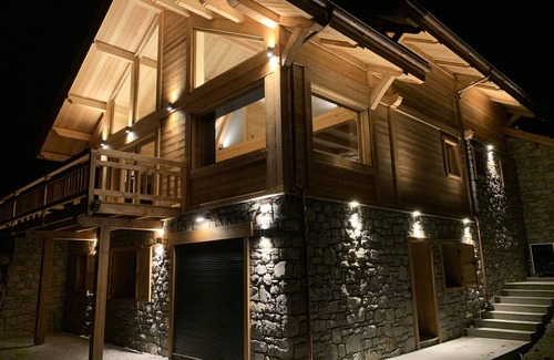 Orcieres Apartment | Superbe rez de Jardin D'un Chalet Avec vue Montagne