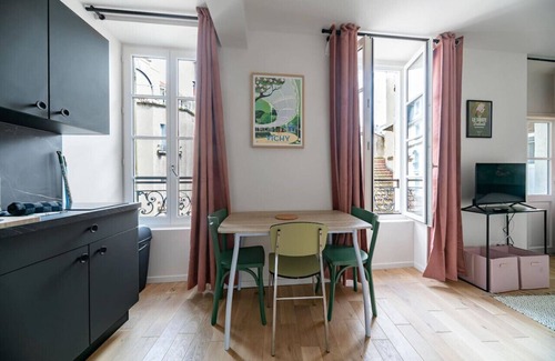 Vieux Vichy Apartment | Superbe studio climatisé dans immeuble classé