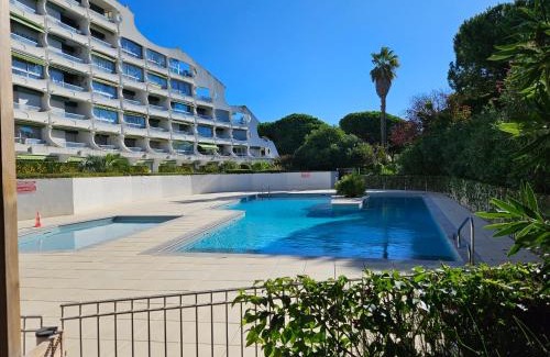 La Petite Motte Apartment | Superbe T2 tout confort 3 étoiles, entièrement renové avec piscine, parking, clim, wifi, Netflix
