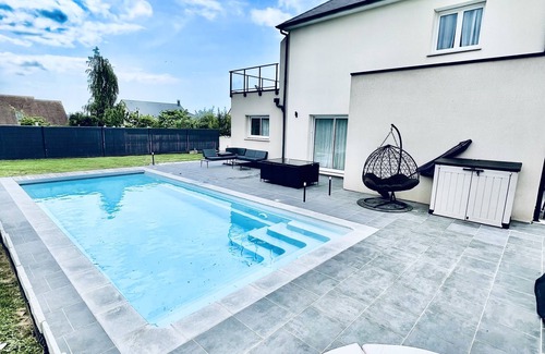 Fontaine-Etoupefour House | Superbe Villa Avec Grand Jardin et Piscine Chauffée. Quartier Privé Calme