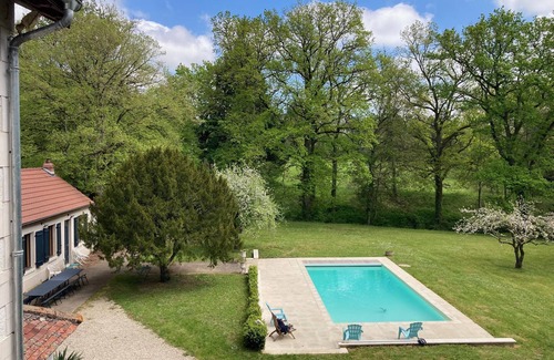 Flogny-la-Chapelle Villa | Superbe Villa Avec Grande Piscine Dans son Parc au Bord du Canal de Bourgogne