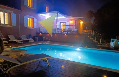 Giens Villa | Superbe Villa 5 étoiles Presqu'Île de Giens la Madrague Rita la Villa d'Or vue mer piscine