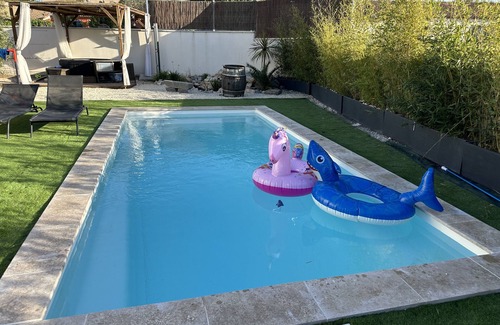 Bouillargues House | Superbe Villa 6 Couchages + un lit Bébé, Jacuzzi, Piscine, Salle de Sport, Calme