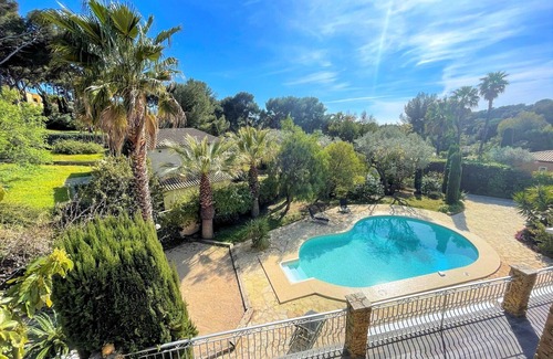 Sanary-sur-Mer Villa | Superbe villa Sanary, 8/10 p, 5 chbres, 3 sdb, jardin, piscine, pro plage