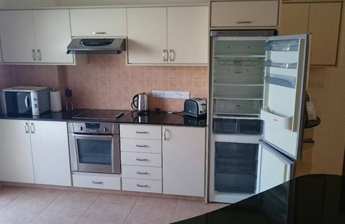 Paphos Apartment | Superbly located 2 Bed Paphos Penthouse with Sea Views from Private Roof Terrace