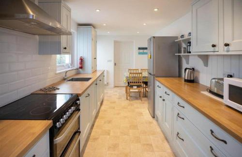 Tenby House | Superbly located Tenby cottage