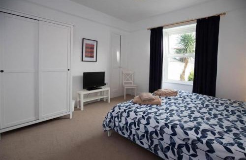 Tenby House | Superbly located Tenby cottage