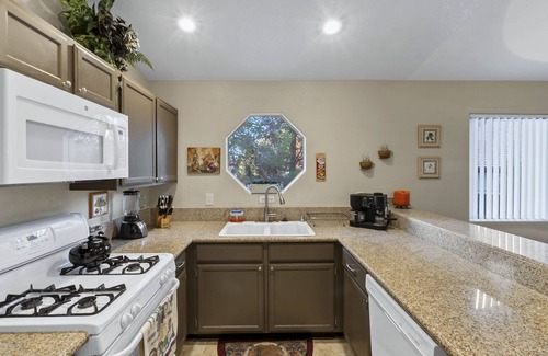 Spring Valley Apartment | Superhost 5 Star ⭐ Service Spacious 2 Bedrooms