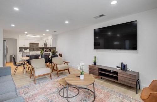 Northwest Dallas House | Superior 4BR 2BA Holiday Home with Hot Tub & Grill