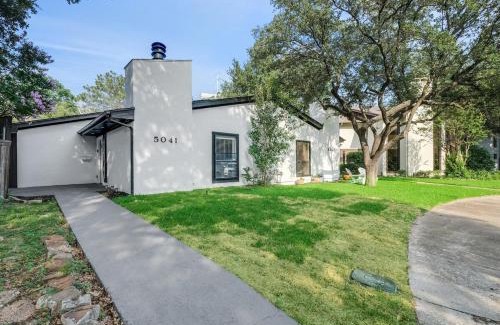Northwest Dallas House | Superior 4BR 2BA Holiday Home with Hot Tub & Grill