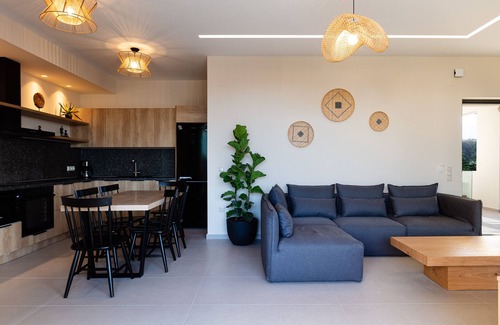 Adelianos Kampos Apartment | Superior Apartment with Private Roof Garden & Hot tub - 100m from the Beach