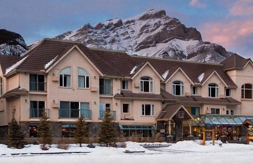 Banff Apartment | Superior Bedroom Suite in Banff! Free Parking
