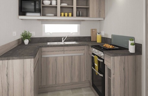 Dunbar House | Superior Caravan situated on peaceful location with outside decking