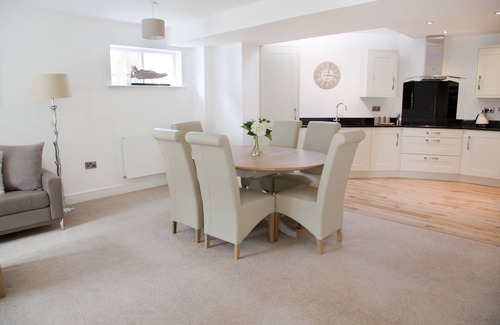 Harrogate House | Superior deluxe 3/4 bedroom house