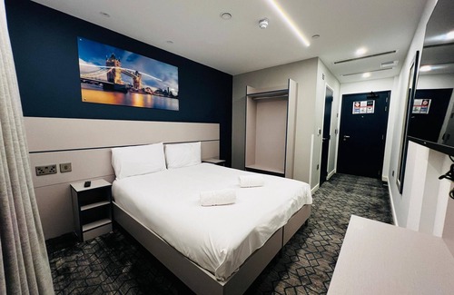Valentines Hotel | Superior-Double or Twin-Ensuite with shower
