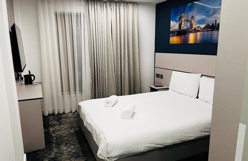 Valentines Hotel | Superior-Double or Twin-Ensuite with shower
