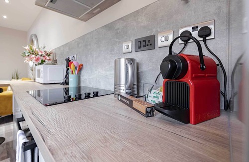 Falkirk Apartment | Superior Ensuite Apartment Queen Street