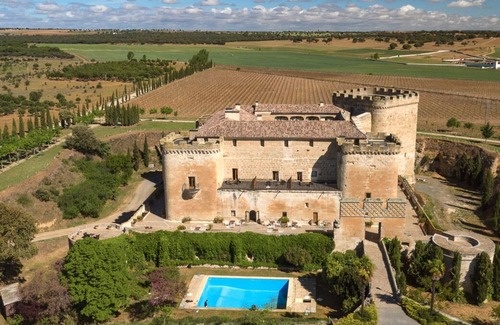Villanueva de Canedo Other | Superior Castellana - One Bedroom Castle, Sleeps 2
