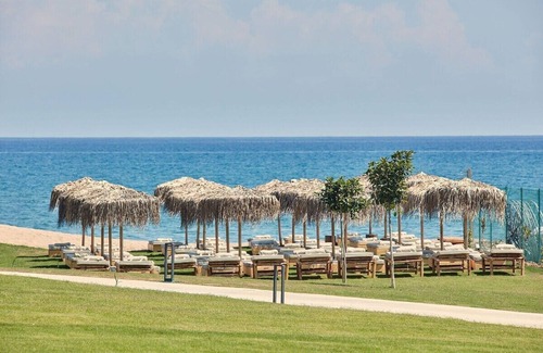 Kavros Apartment | Superior Garden Room Outdoor Jacuzzi Sea-Glance Terrace