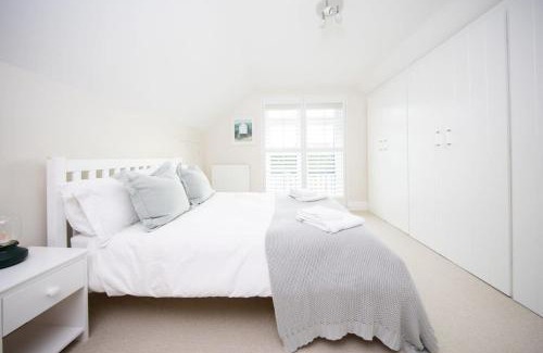 West Wittering House | Superior house for 6 near beach w parking garden