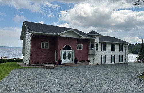 Timiskaming District Apartment | Superior King Suite - Private Entrance - Lakeview