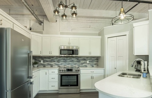 Lowell Condo | Superior Loft- Downtown - Balcony