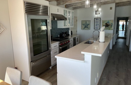 Central Malibu House | Superior Malibu Road Oceanfront Townhouse PRIVATE BEACH