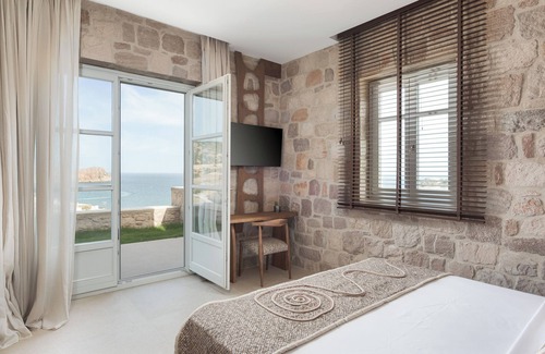 Milos Hotel | Superior Suite by Horizon Suites Milos