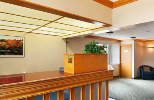 South Lethbridge Hotel | Superlodge Canada