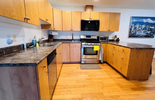 Halfmoon Bay House | Supernatural Waterfront Garden Suite - Spacious 2BR 1Bath fully equipped