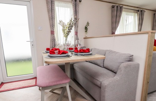 Knott End-on-Sea House | SUPERSONIC LODGE, pet friendly, with pool in Glasson Dock