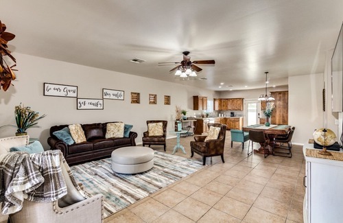 Golden Springs House | Superstition Mountain Desert Escape - Your Desert Oasis Awaits!