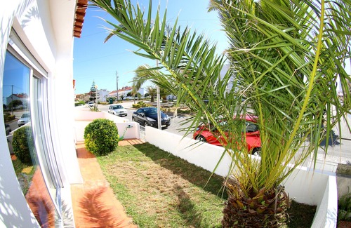 Peniche House | Supertubos beach house(with wi fi)