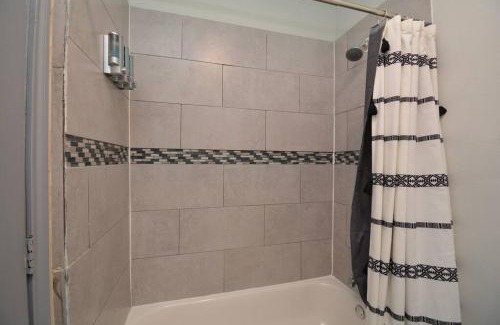 Greater East End Apartment | SuperValue Suite #3 @ East End Revitalized