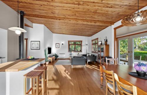 Upper Moutere House | Supplejack Gardens