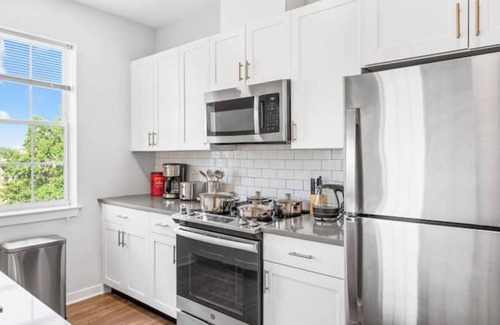 Hackensack River Waterfront Apartment | Supreme 2 Bed/2 Bath Condo in Prime Jersey City