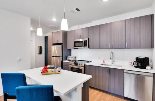 Jewell Heights - Hoffman Heights Apartment | Supreme Apartment near Children's Hospital!
