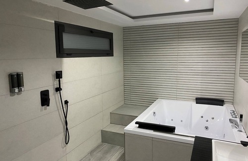 Linares Apartment | Supreme Silver