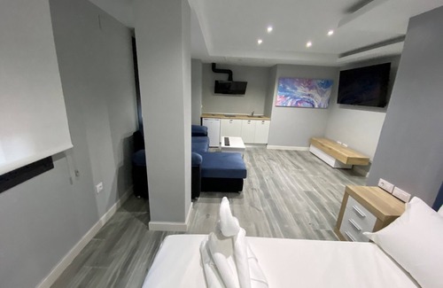 Linares Apartment | Supreme Silver