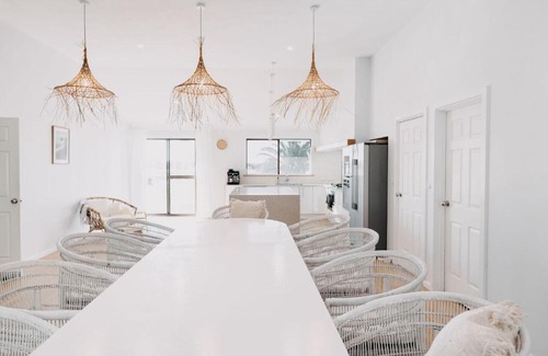 Wonnerup House | Sur Isle Estate. 11 bed entertainer, walk to beach